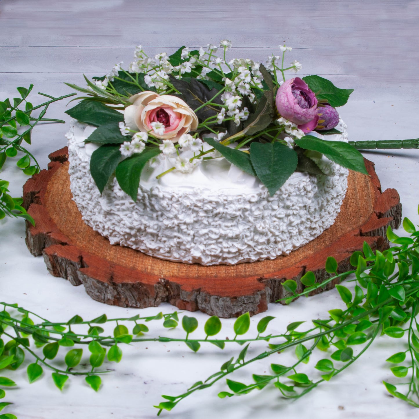Tree slice Wedding cake stand with cake